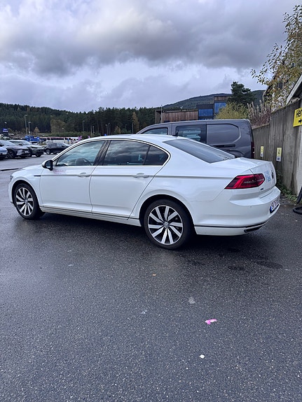Volkswagen Passat 7 of 30