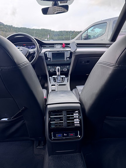 Volkswagen Passat 28 of 30