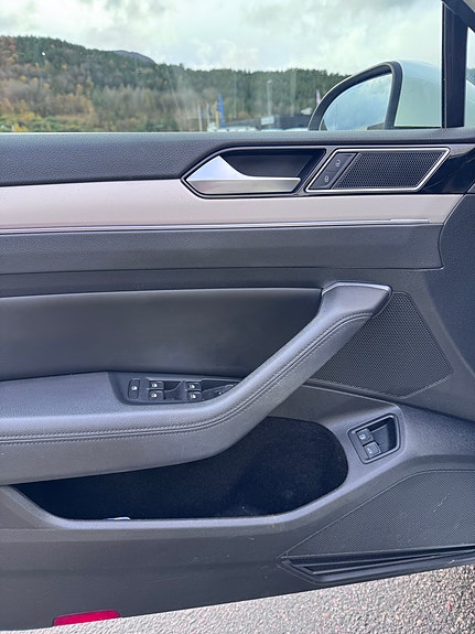 Volkswagen Passat 21 of 30