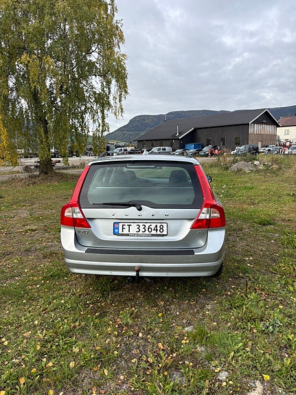 Volvo V70 5 of 14