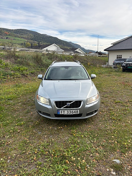 Volvo V70 2 of 14