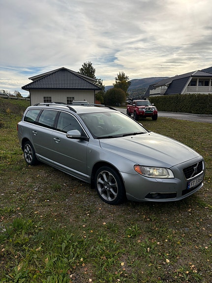 Volvo V70 3 of 14