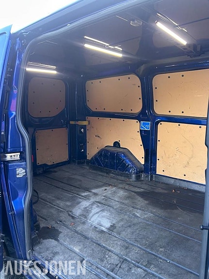Ford Transit Custom 16 of 18