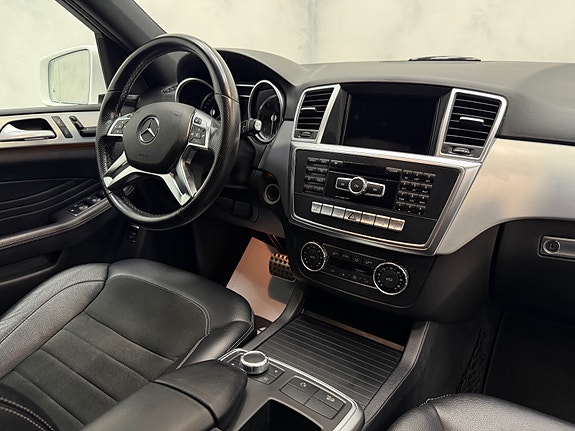 Mercedes-Benz ML250 27 of 30