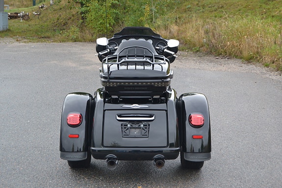 Harley-Davidson FLHTCUTG Tri Glide Ultra 5 of 20