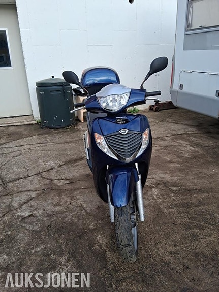 Honda SH 125 2 of 4
