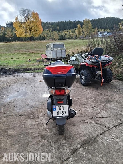 Honda SH 125 3 of 4
