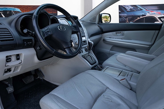 Lexus RX400h 8 of 27