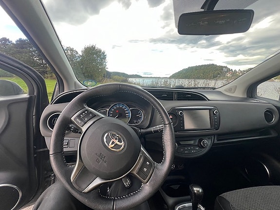 Toyota Yaris 12 of 18