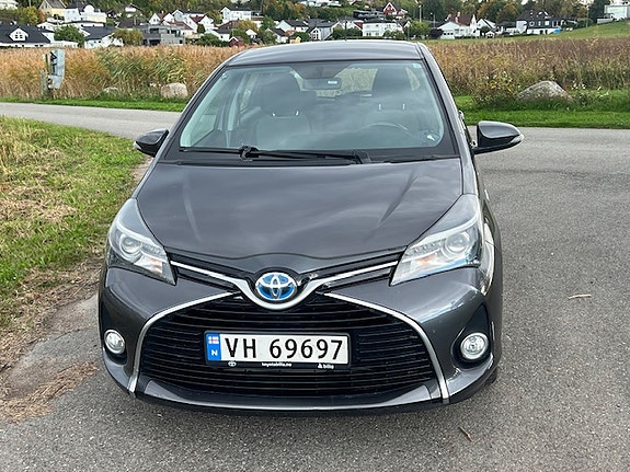 Toyota Yaris 3 of 18