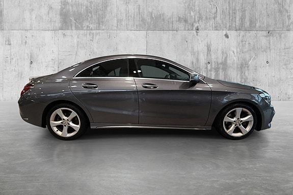 Mercedes-Benz CLA180 4 of 26