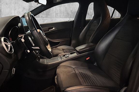 Mercedes-Benz CLA180 11 of 26