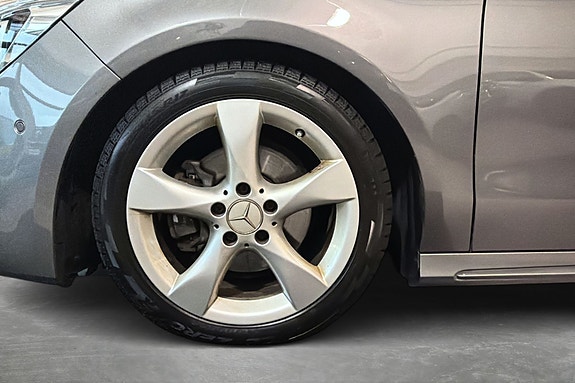Mercedes-Benz CLA180 9 of 26