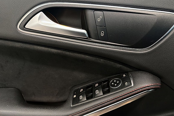 Mercedes-Benz CLA180 12 of 26