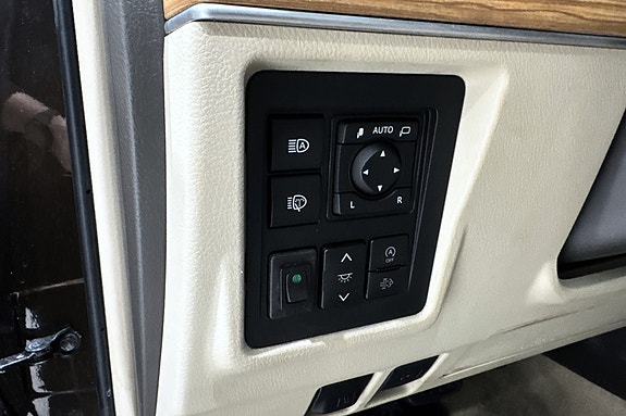 Toyota Land Cruiser 10 of 25