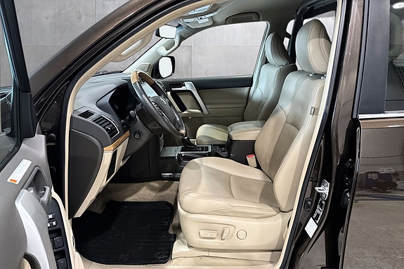 Toyota Land Cruiser 8 of 25