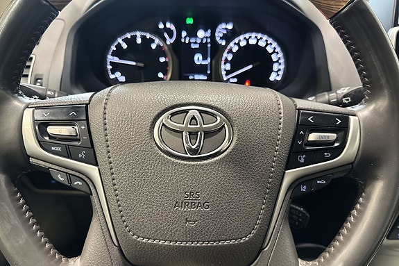 Toyota Land Cruiser 11 of 25