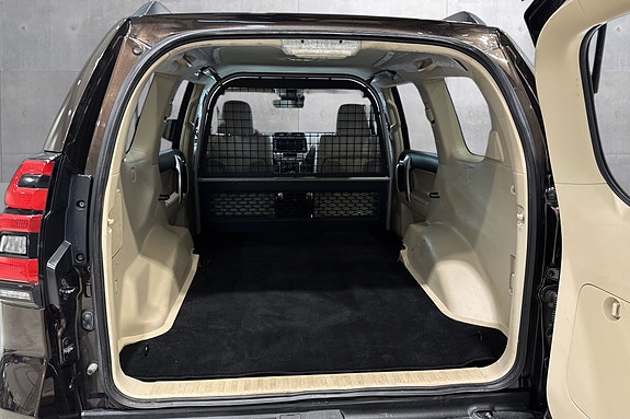 Toyota Land Cruiser 25 of 25