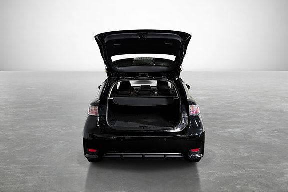 Lexus CT200h 8 of 23