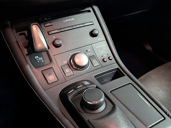 Lexus CT200h 16 of 23