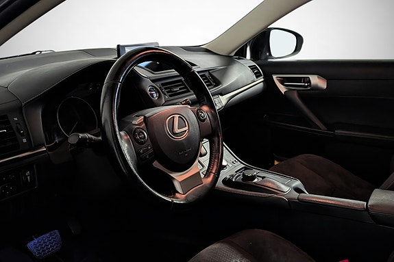 Lexus CT200h 12 of 23