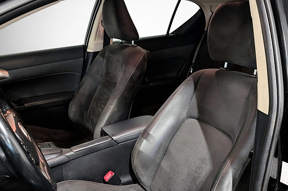Lexus CT200h 10 of 23