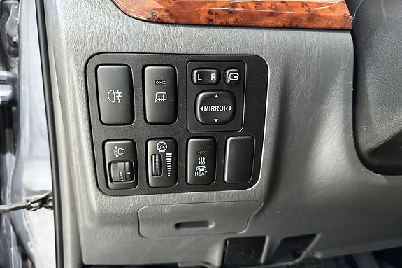 Toyota Land Cruiser 9 of 20