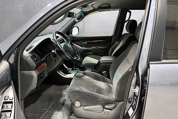 Toyota Land Cruiser 8 of 20