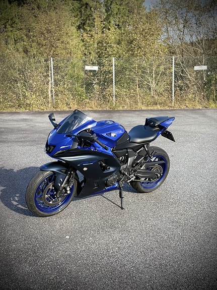 Yamaha R7 5 of 11