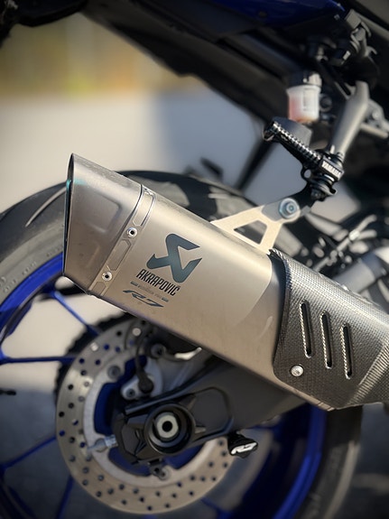 Yamaha R7 4 of 11