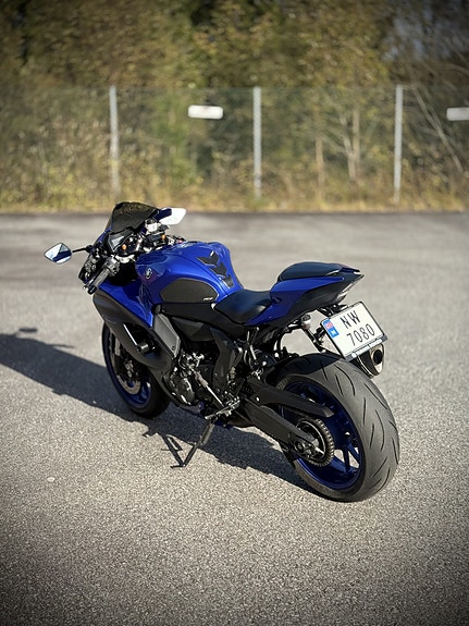 Yamaha R7 9 of 11