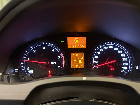 Toyota Avensis 27 of 30