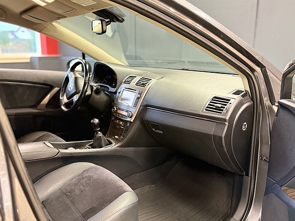 Toyota Avensis 14 of 30