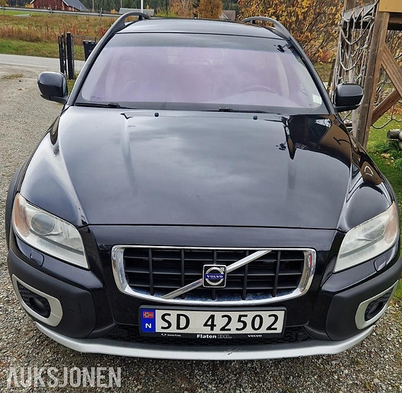 Volvo XC70 2 of 16