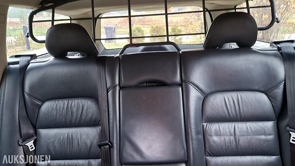 Volvo XC70 12 of 16