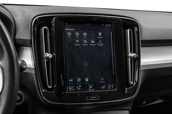 Volvo XC40 24 of 28