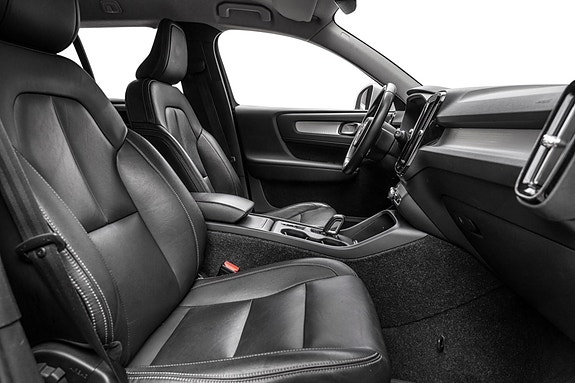 Volvo XC40 14 of 28