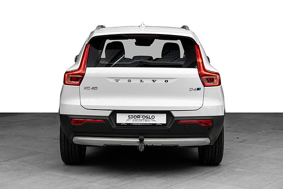 Volvo XC40 7 of 28