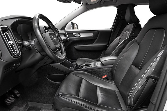 Volvo XC40 12 of 28