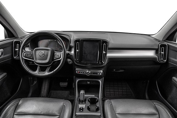Volvo XC40 17 of 28