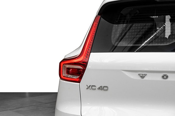 Volvo XC40 8 of 28