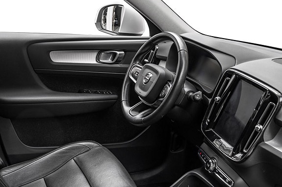 Volvo XC40 15 of 28