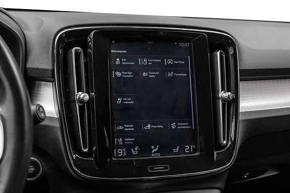 Volvo XC40 25 of 28