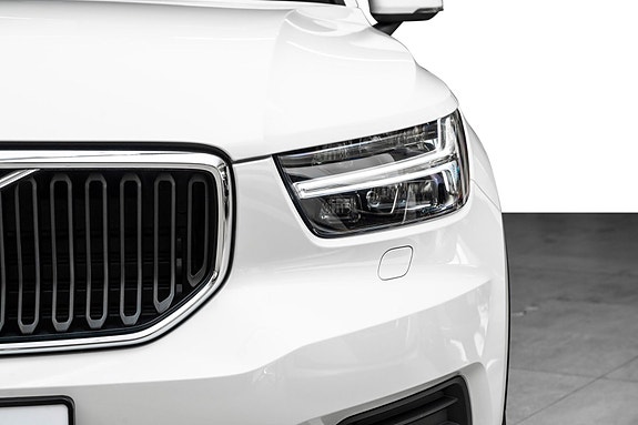 Volvo XC40 4 of 28