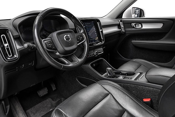 Volvo XC40 13 of 28