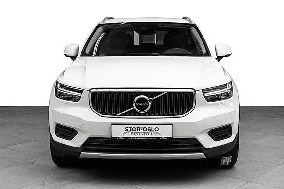Volvo XC40 3 of 28