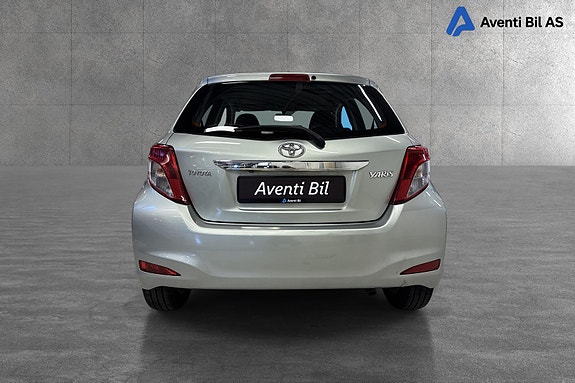 Toyota Yaris 4 of 20