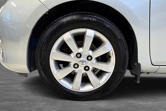 Toyota Yaris 18 of 20