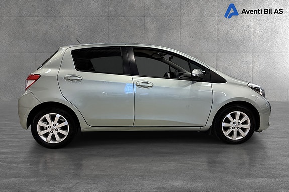 Toyota Yaris 2 of 20
