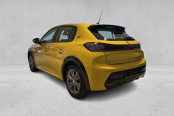 Peugeot e-208 3 of 15